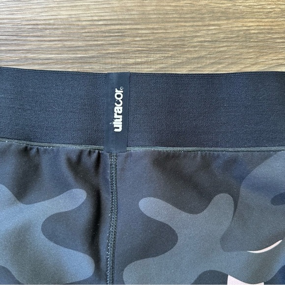 Ultracor Revolve Women’s Pink Camo Silver Side Stripe Leggings High Rise Medium - Picture 4 of 10